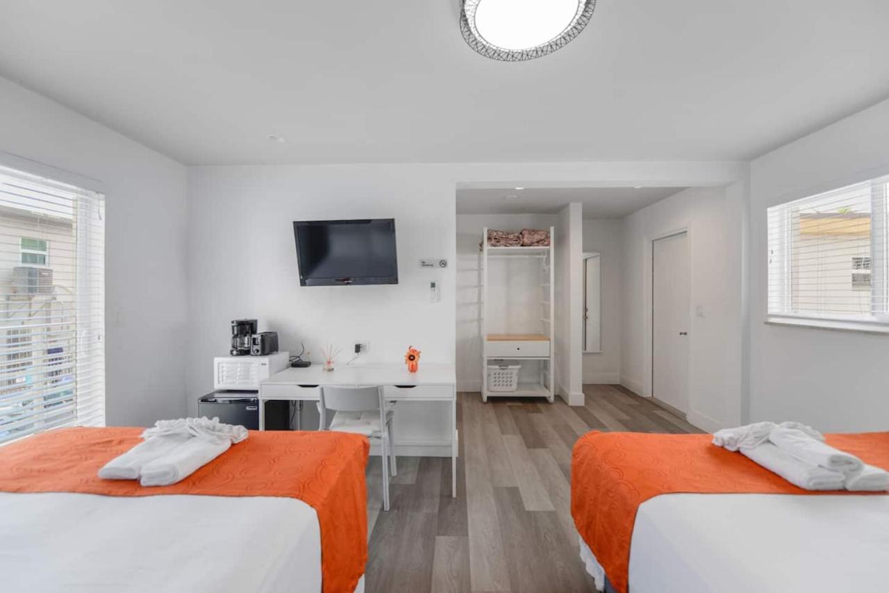 Cozy 1 Bedroom With Pool Steps From The Beach #47 Hollywood Exterior photo